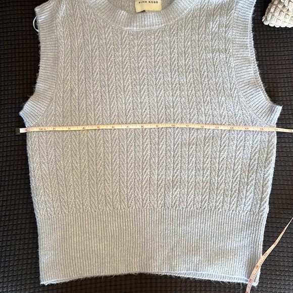 🌹Pink Rose baby blue pullover sweater vest. - Picture 5 of 5